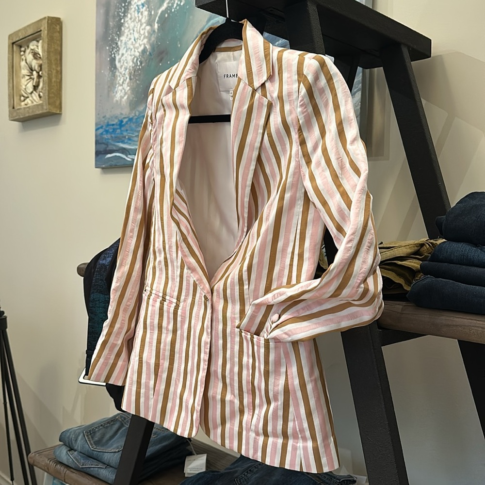 Frame Blazer size 2 fits like a 0 excellent condition